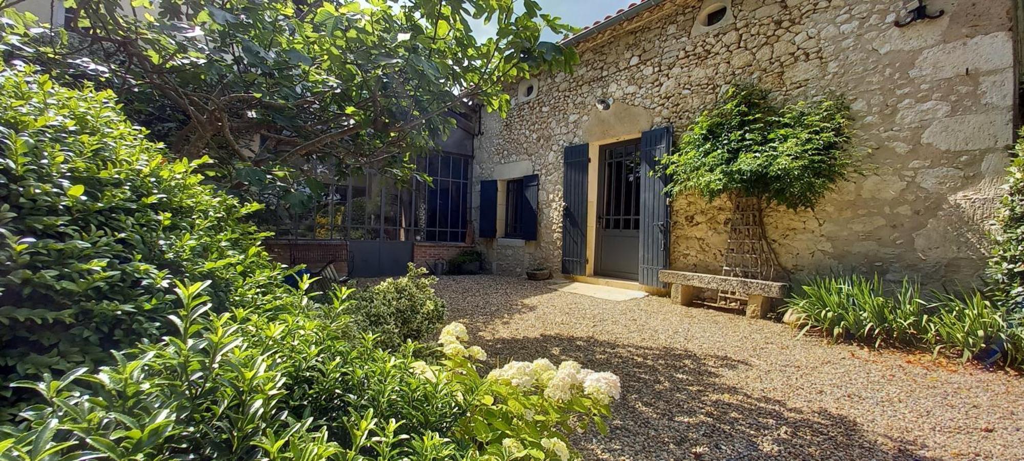 Hotel Entre-Vignes-Et-Bastides Montcaret Esterno foto