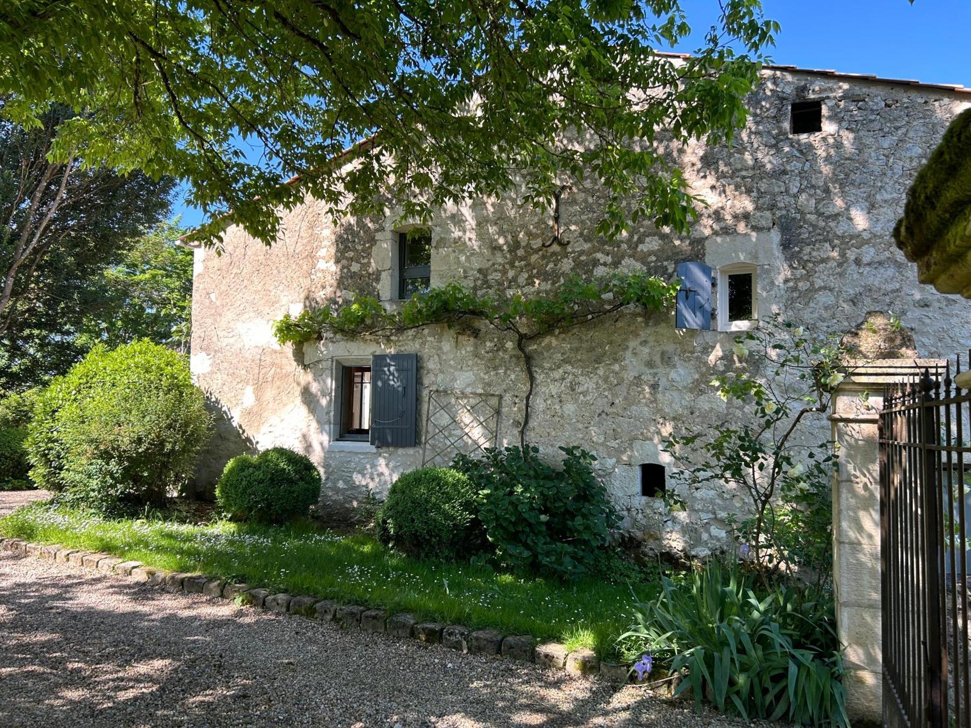 Hotel Entre-Vignes-Et-Bastides Montcaret Esterno foto
