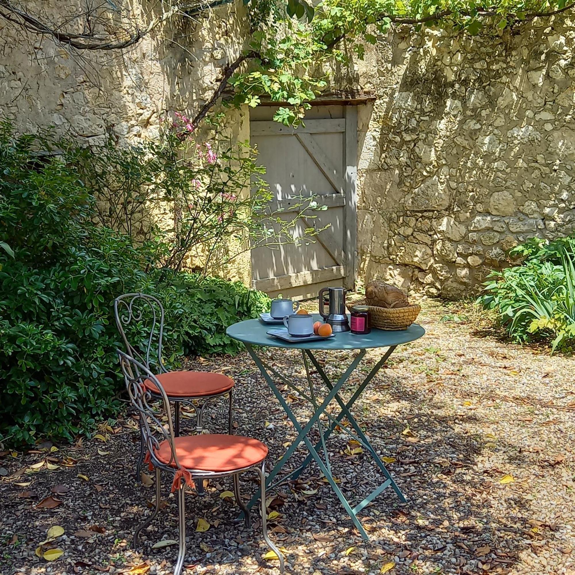 Hotel Entre-Vignes-Et-Bastides Montcaret Esterno foto